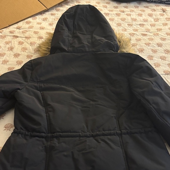Abercrombie & Fitch Navy Puffer Coat with Faux Fur Trim - Picture 6 of 6